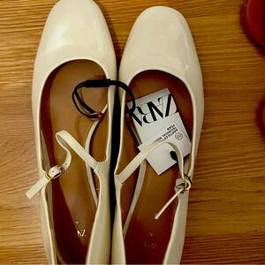 NWT Zara cream or winter white color patent leather mary janes. so cute